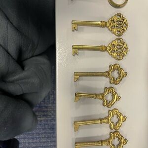 Vintage Gold Skeleton Key Wall Decor